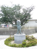 コナンの銅像がお出迎え