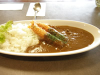 昼食の海老フライカレー