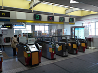 白子駅改札口