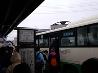 ようやくバスに乗車