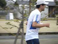 必死にゴールを目指す