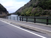 宇治川沿いを走る1