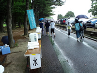 周回コース出てすぐの給水所