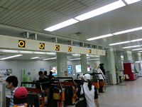 国際会館駅改札