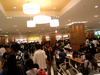 店内は大混雑