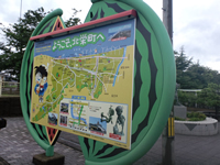 由良駅前の観光案内板