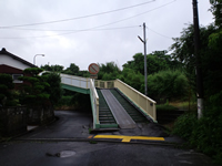 大栄小学校に向かう歩道橋