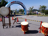 スタートを盛り上げる太鼓