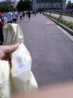 ゼッケンを渡せず3周目へ