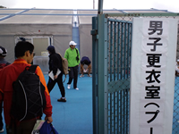 男子更衣室のプール