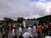 簡易トイレ前の行列