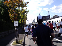 1キロ地点を通過