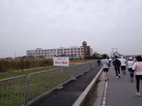 8キロ地点を通過