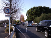 大会会場へ向かう坂道