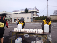 2人しかスタッフがいない給水所