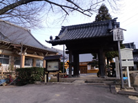 長福寺正門前