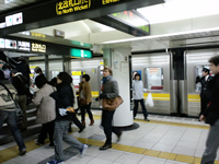 地下鉄東山線名古屋駅ホーム
