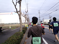 8km地点を通過