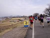 残り3km地点を通過