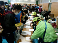 大混雑の受付