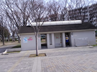 スタート地点そばの公衆トイレ