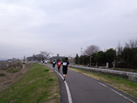 松尾橋の下を通り抜けて上野橋へ