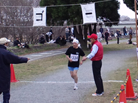 最終ランナーがゴール