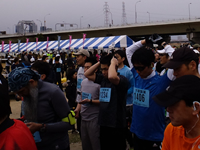 1時間31分から1時間45分のゾーンに並ぶランナーたち