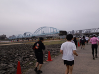 阪急千里線の高架まであと少し