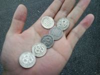 100円玉を落とす