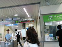 倉吉駅改札を通りホームへ