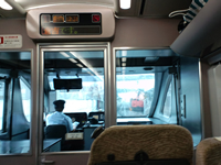 倉吉駅に近づき列車の通過待ち