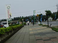 コナン通りを急いで歩く
