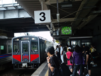 由良駅へ